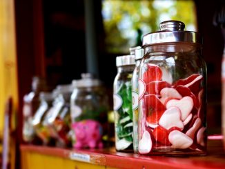 Fruchtgummi-Herzen im Glas