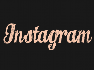 Weißer Schriftzug Instagram auf schwarzem Grund
