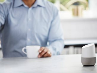 Google Home beim Frühstück